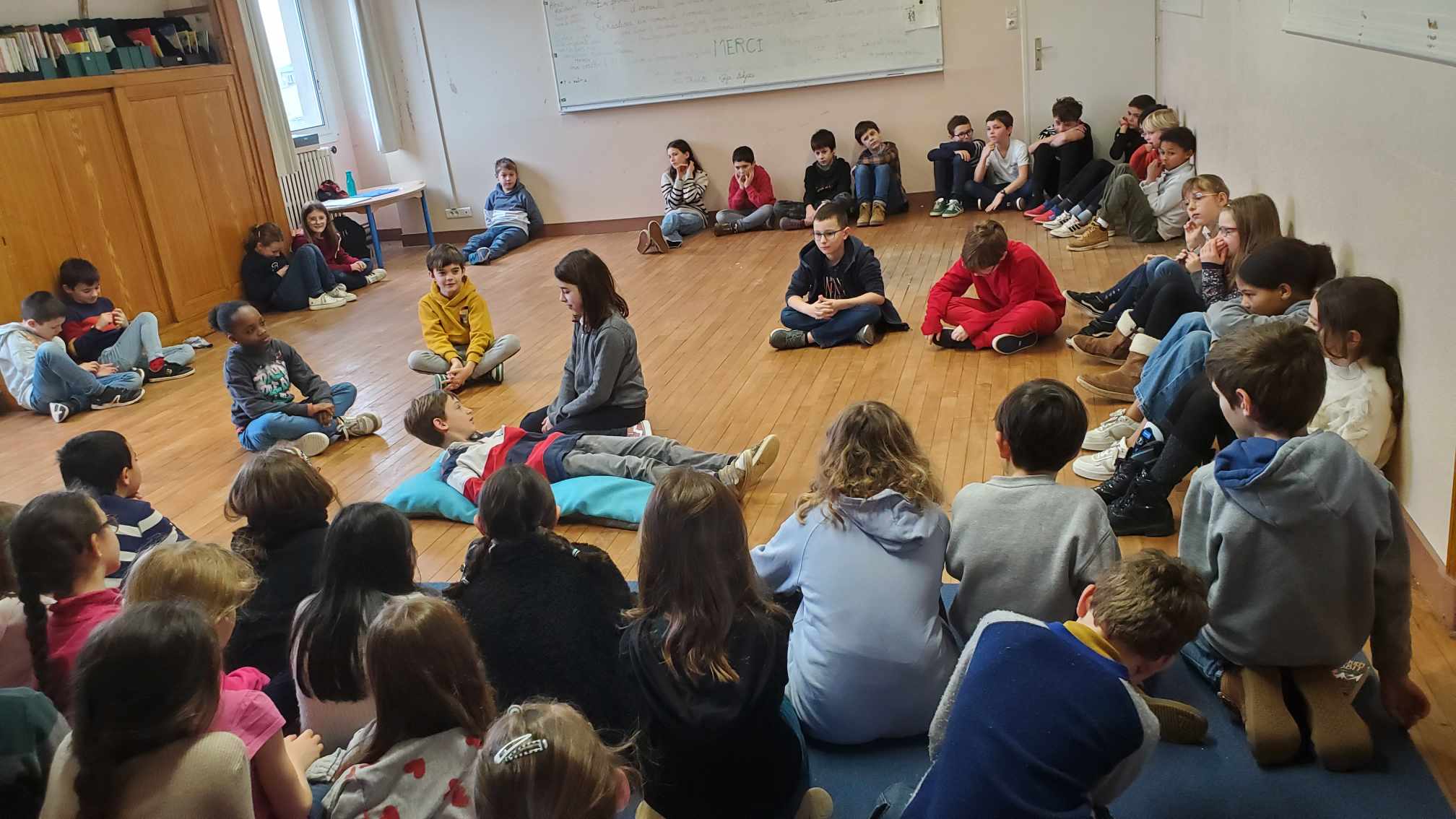Les CM1/CM2 à la découverte d'une pièce de théâtre - Ecole La